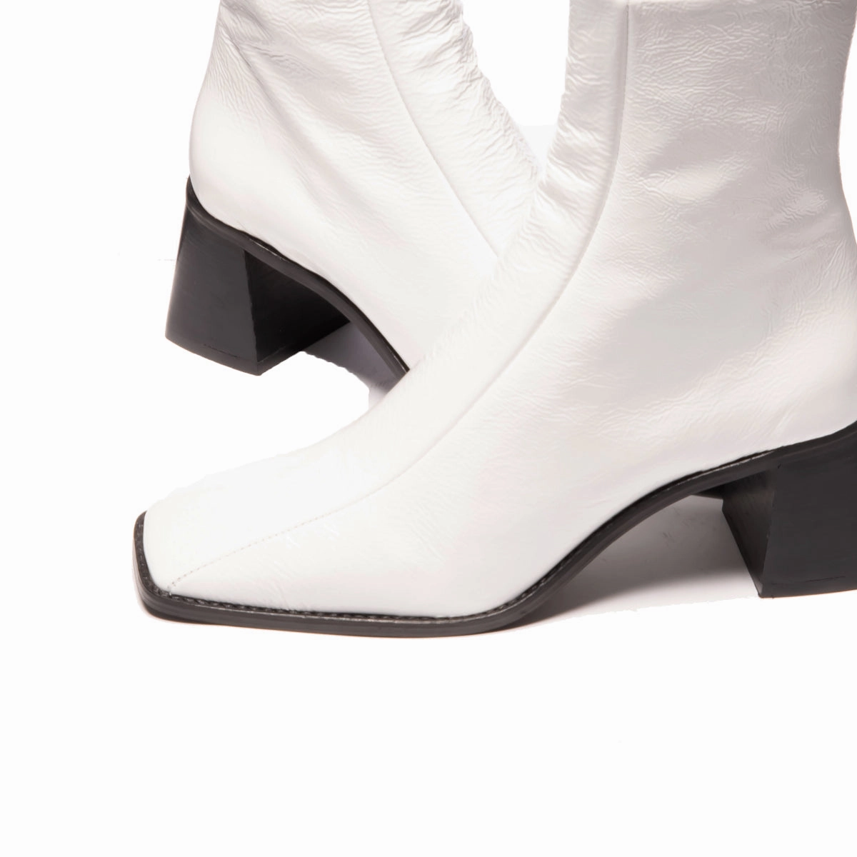 Bogart White Naplack