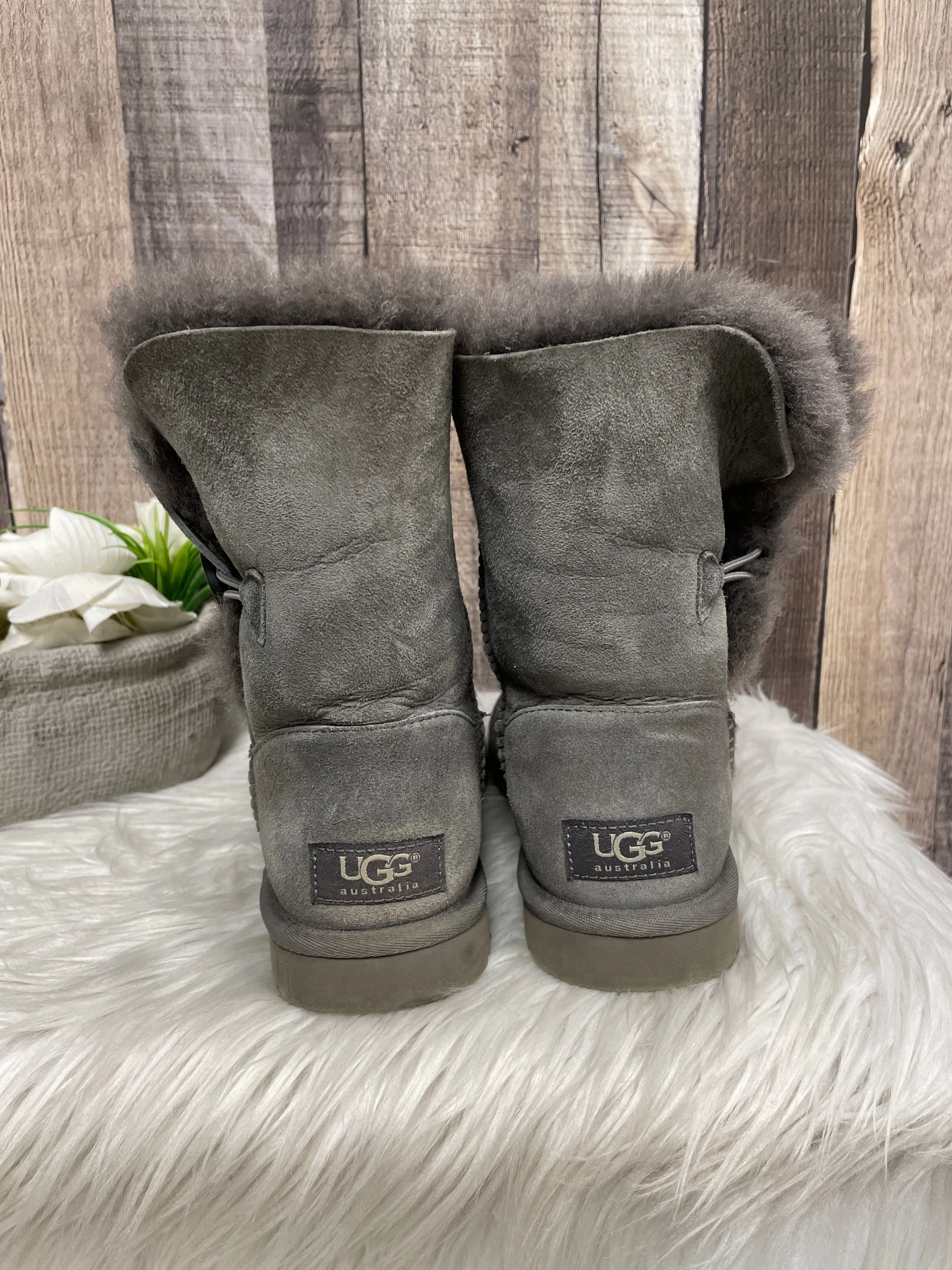 Boots Ankle Flats By Ugg  Size: 5
