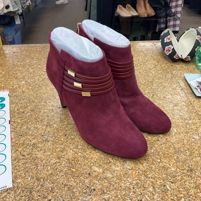 Boots Ankle Heels By Bella vita In Maroon, Size: 9