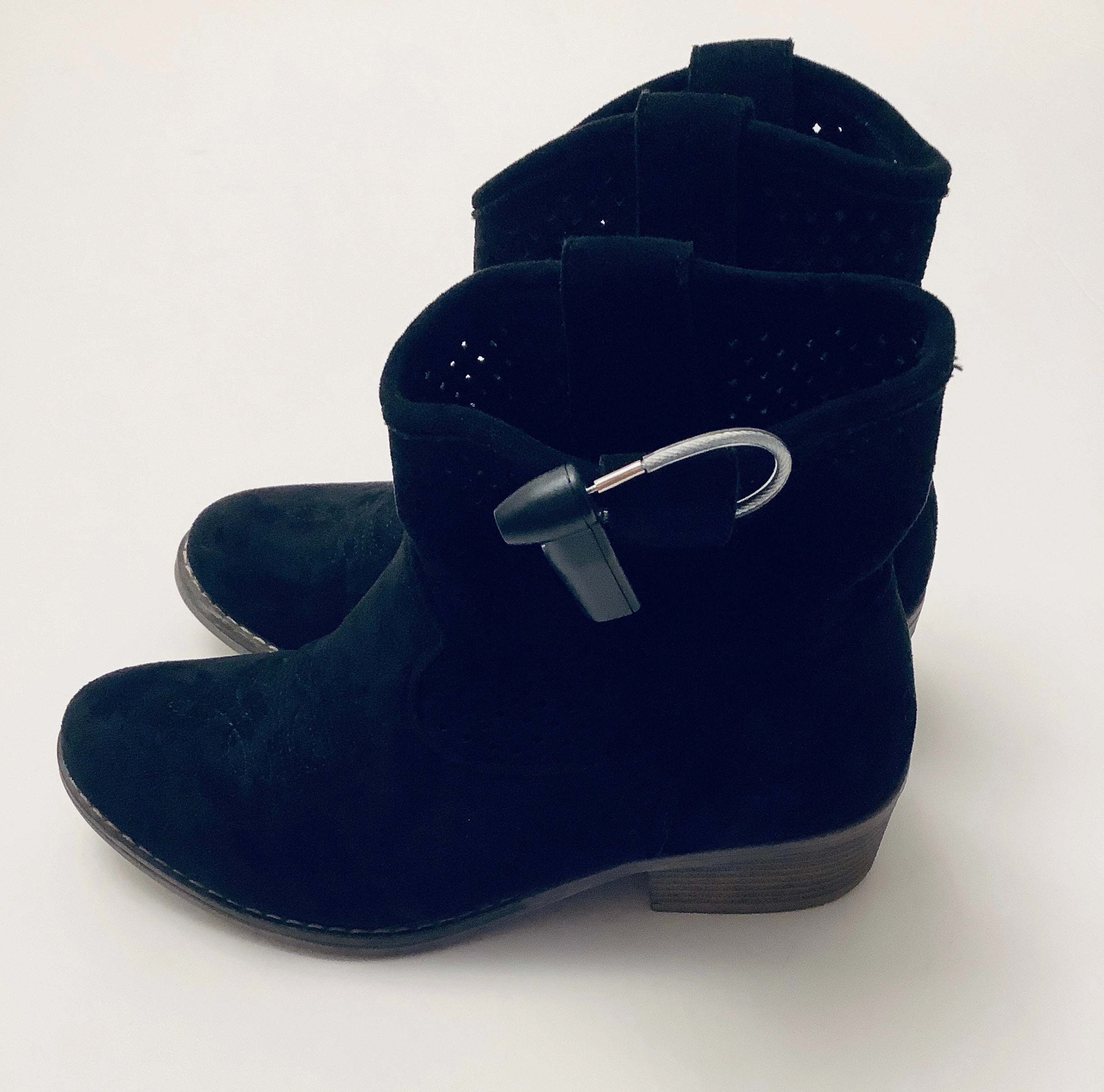 Boots Ankle Heels By Clothes Mentor In Black, Size: 6.5