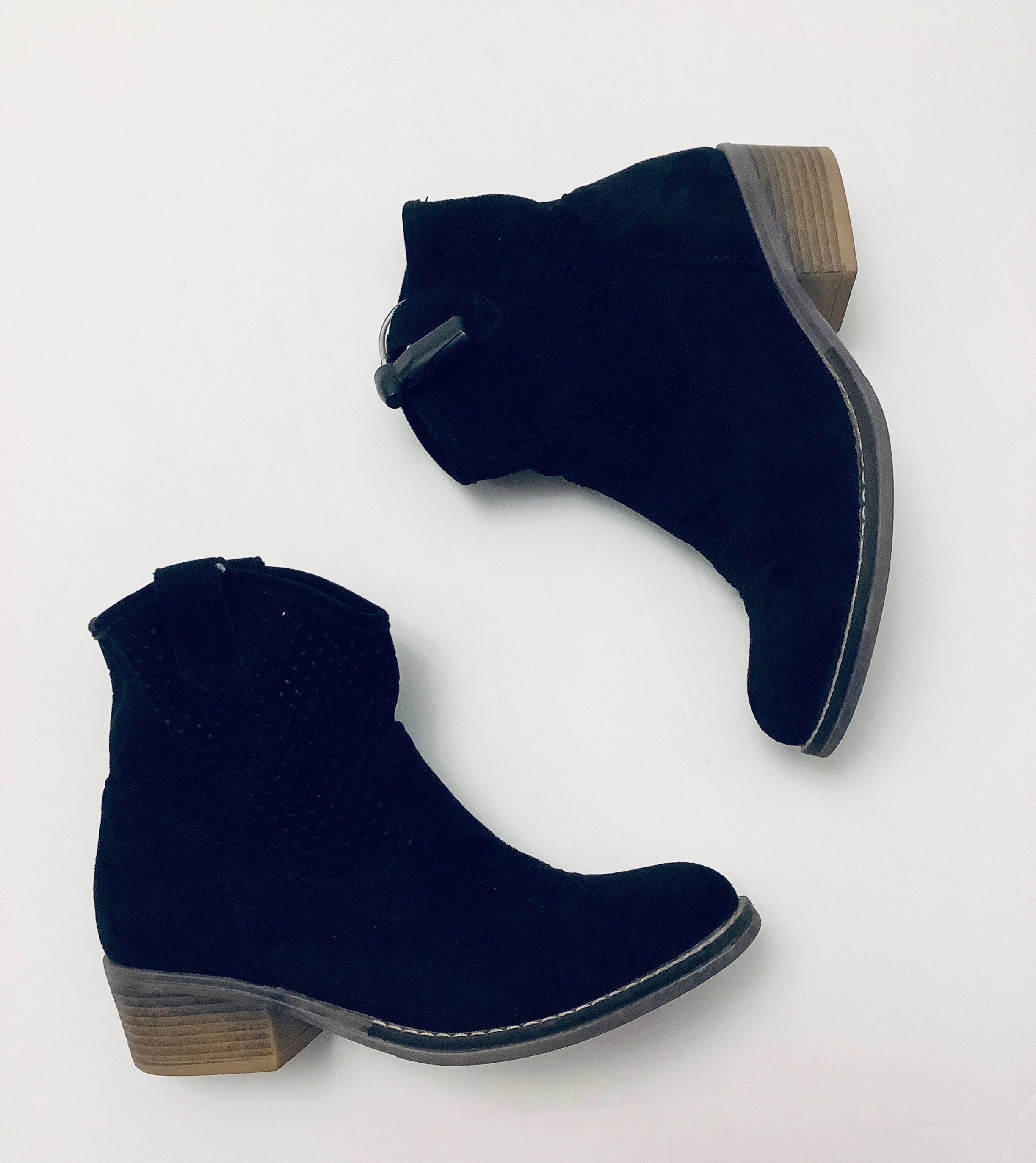 Boots Ankle Heels By Clothes Mentor In Black, Size: 6.5