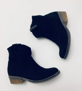 Boots Ankle Heels By Clothes Mentor In Black, Size: 6.5