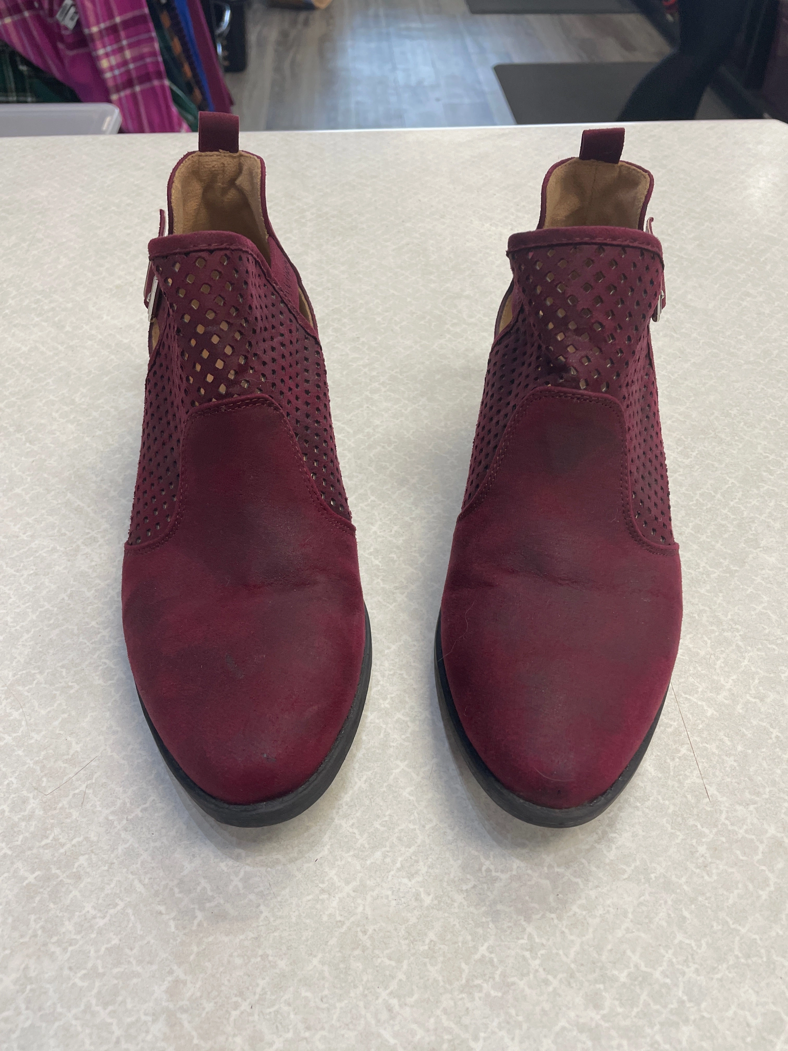 Boots Ankle Heels By Clothes Mentor In Maroon, Size: 7