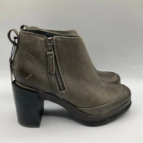 Boots Ankle Heels By Sorel In Green, Size: 6.5