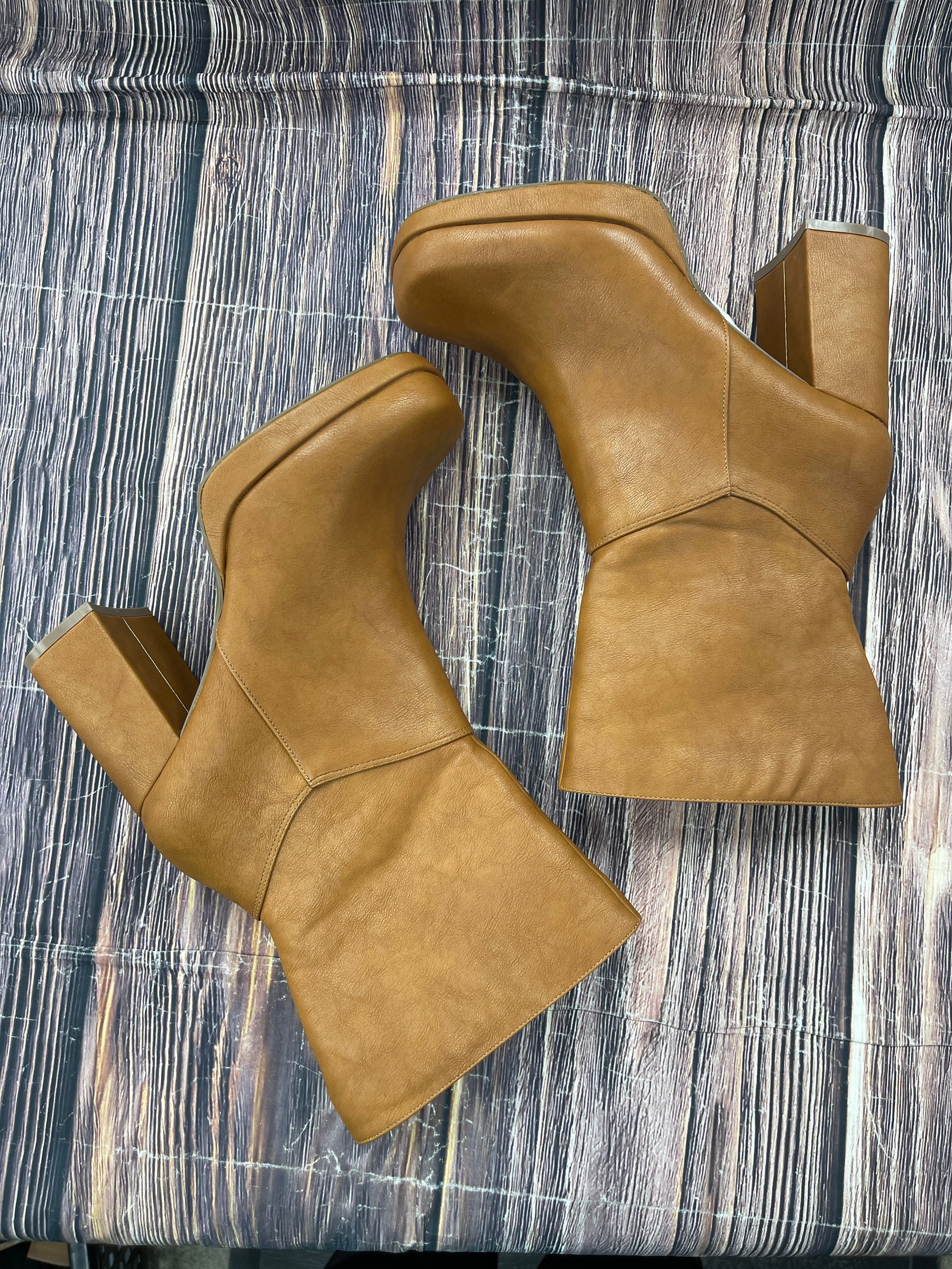Boots Ankle Heels By Torrid In Brown, Size: 10.5
