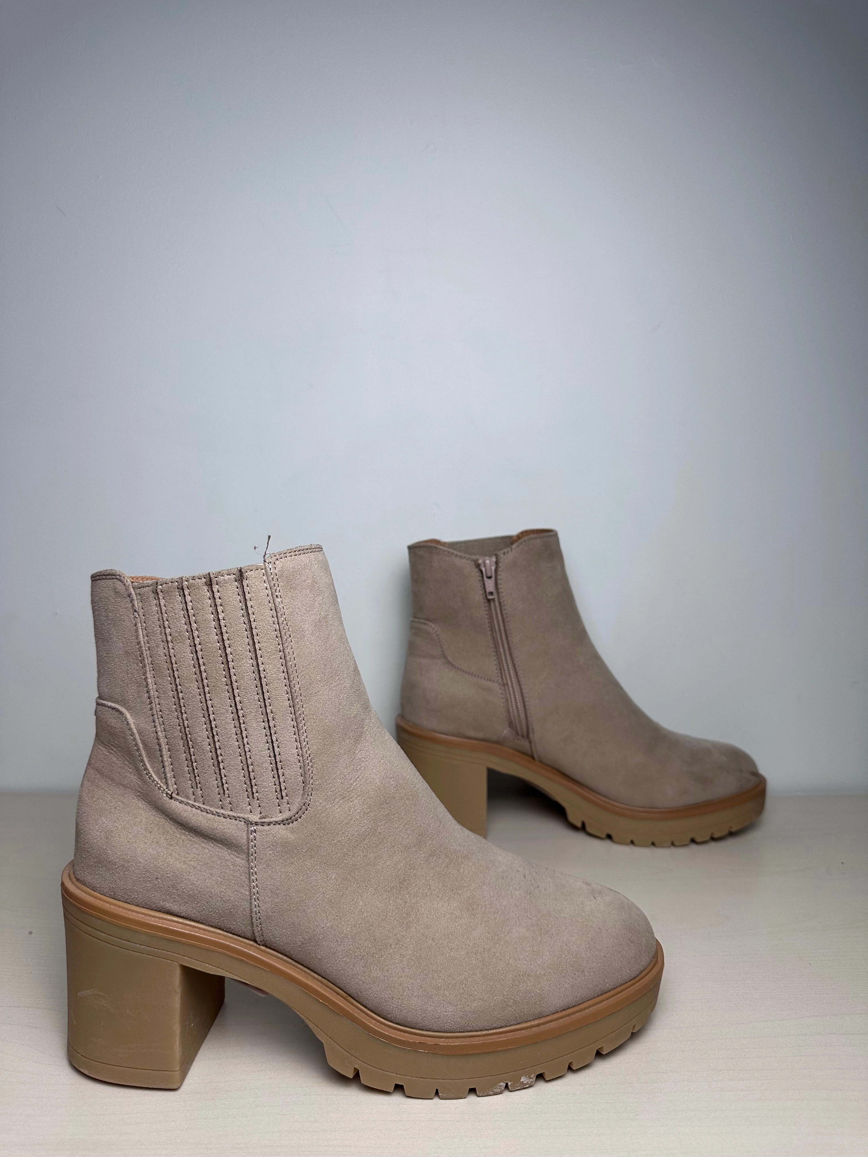 Boots Ankle Heels By Universal Thread In Tan, Size: 9.5