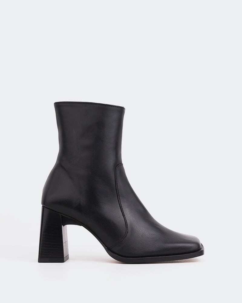Chard Black Leather