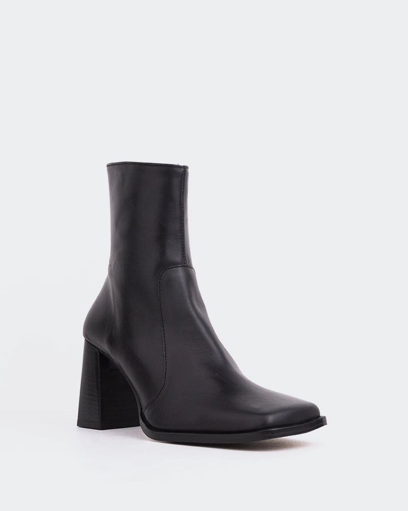 Chard Black Leather