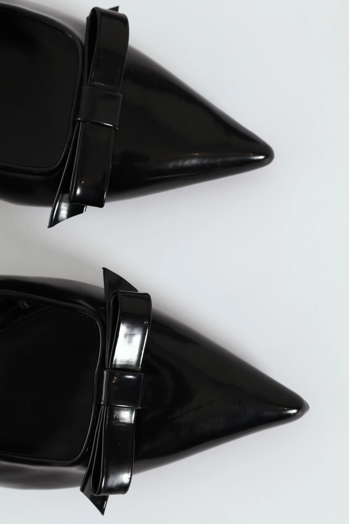 Kitten Slingback Heel With Slim Bow - Black